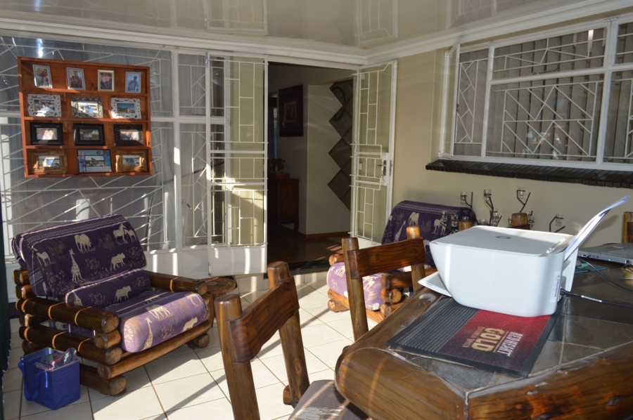 6 Bedroom Property for Sale in Flamwood North West